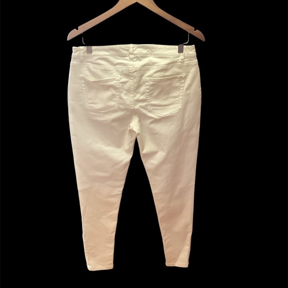 Michael Kors Skinny Jeans, White, Size 8, Gold hardware, zippered legs - Picture 2 of 8